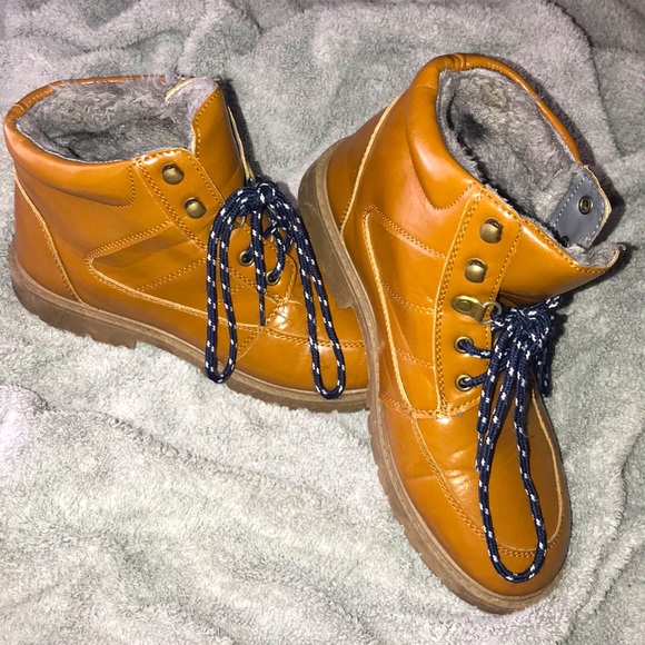 Boys size 4 Fabkid boots - Picture 1 of 5